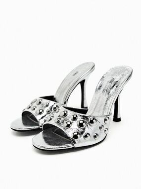 ZARA WOMAN SS23 LEATHER HIGH HEEL MULES WITH BEADS SILVER SZ
6.5 EU37 1357/110